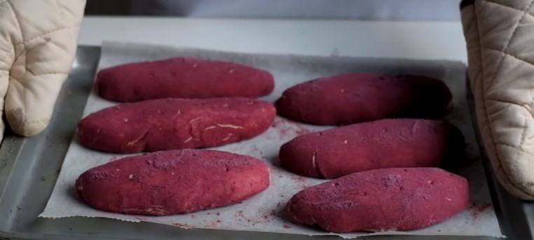 Bỏ bánh vào nồi chiên