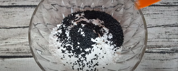 trộn mè đen với bột